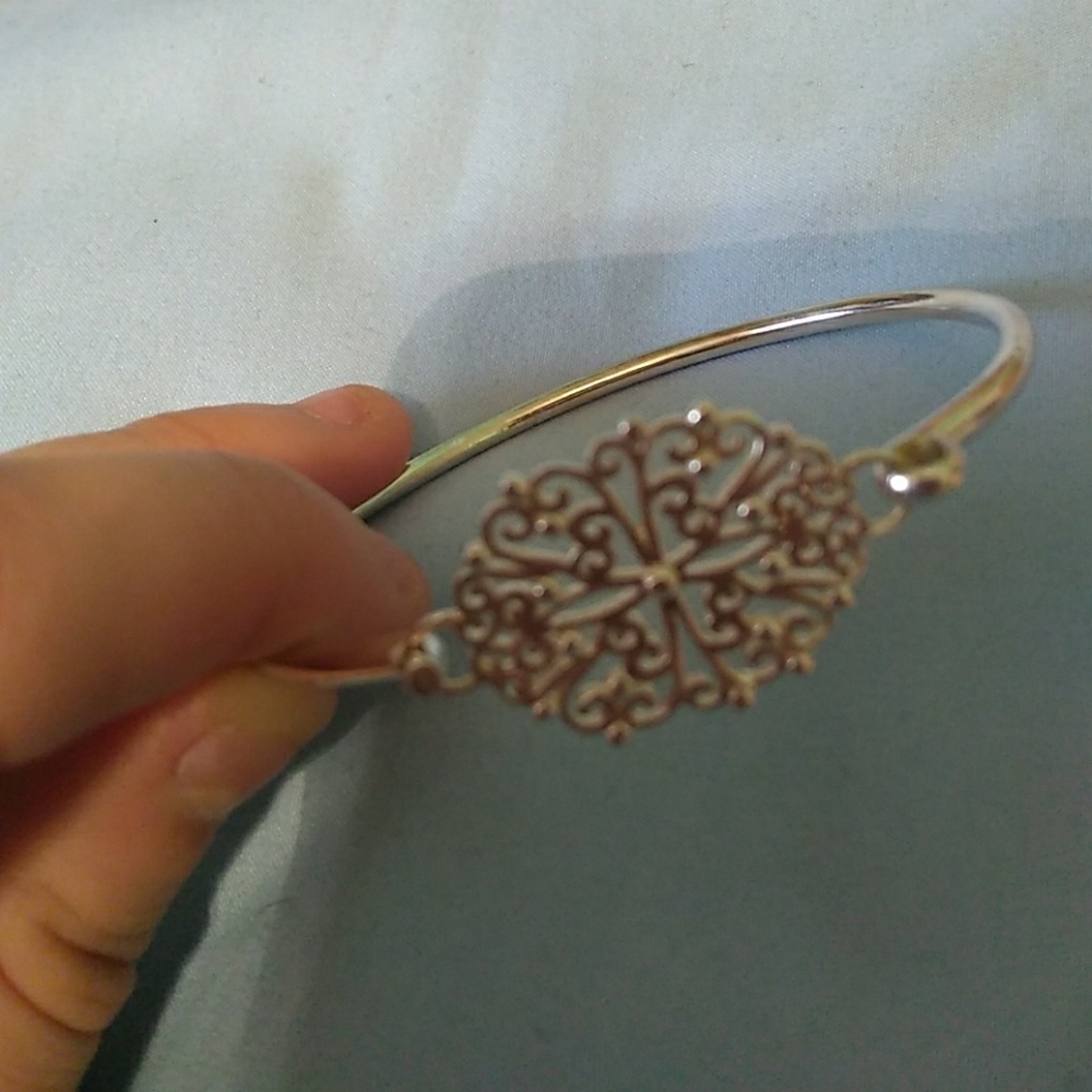 NWOT Penelope Oval Filigres Bracelet